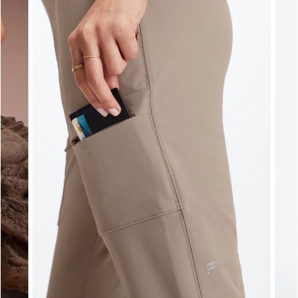 EUC Fabletics XXS Hybrid Cargo Pants - Picture 4 of 13